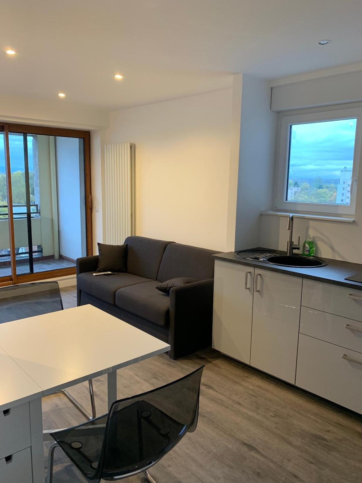 Renovated 3-room Near Tram Stop Appartement *