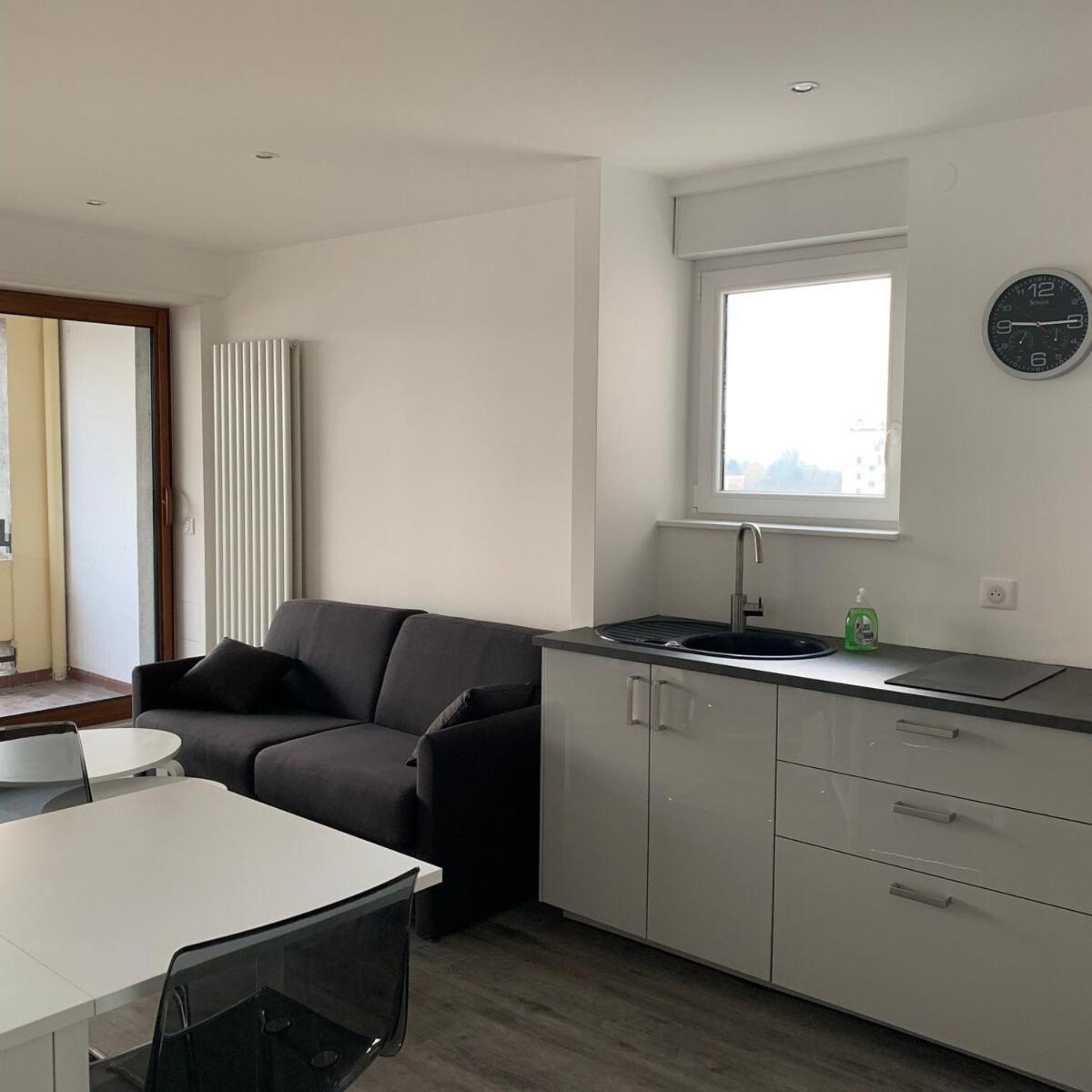 Renovated 3-room Near Tram Stop *
