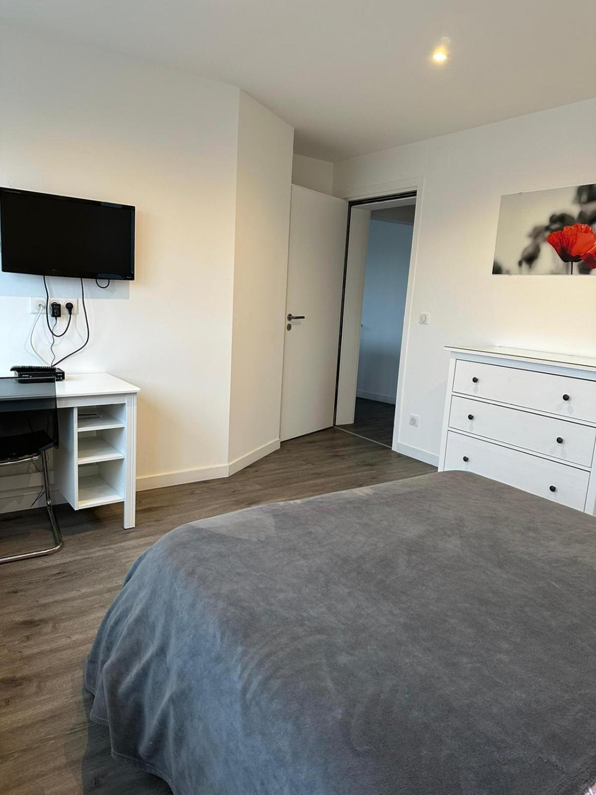 Renovated 3-room Near Tram Stop