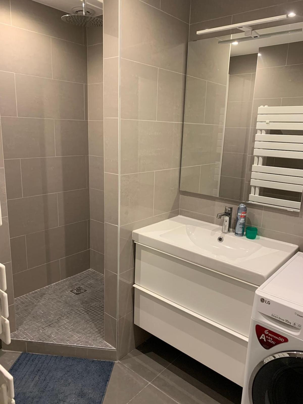 Appartement Renovated 3-room Near Tram Stop *