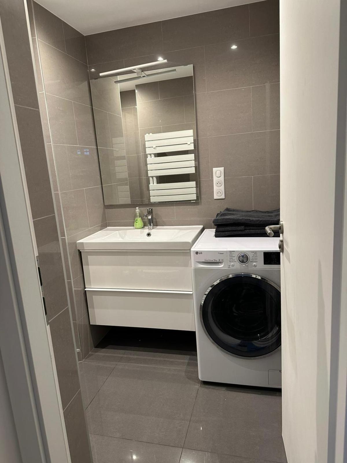 Renovated 3-room Near Tram Stop Appartement *
